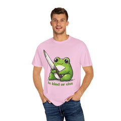 Retro Frog Graphic Shirt, 90s Cute Frog Tee, Nature Shirt, Knife wielding Frog Tee, Frog Lovers, Vintage Relaxed Fit T-shirt, gift for her