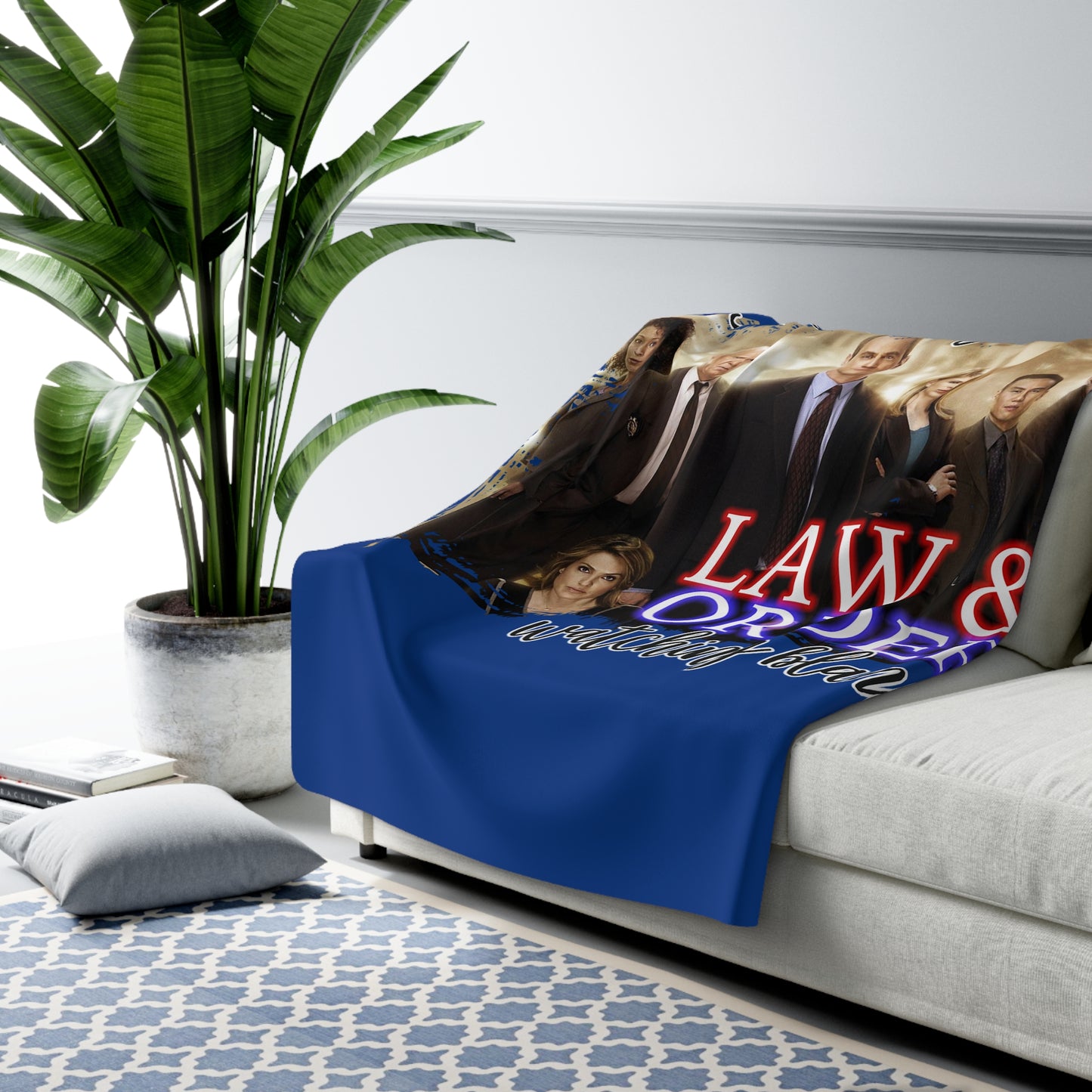 LAW and ORDER Watching Blanket - Sherpa Fleece Blanket