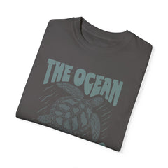 Sea Turtle, The Ocean Is Calling -  Graphic Unisex Garment-Dyed T-shirt